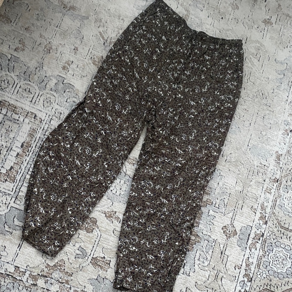 Sag Harbor Olive and Navy Patterned Pants